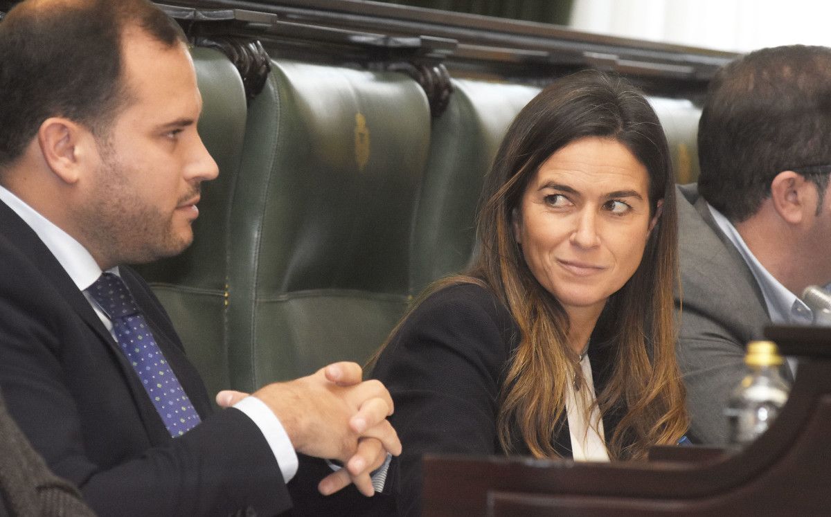 Pepa Pardo y Jorge Cubela en un pleno de la Deputación de Pontevedra