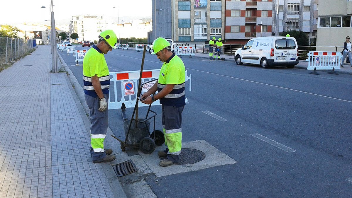 Limpieza de las alcantarillas de pluviales en Pontevedra