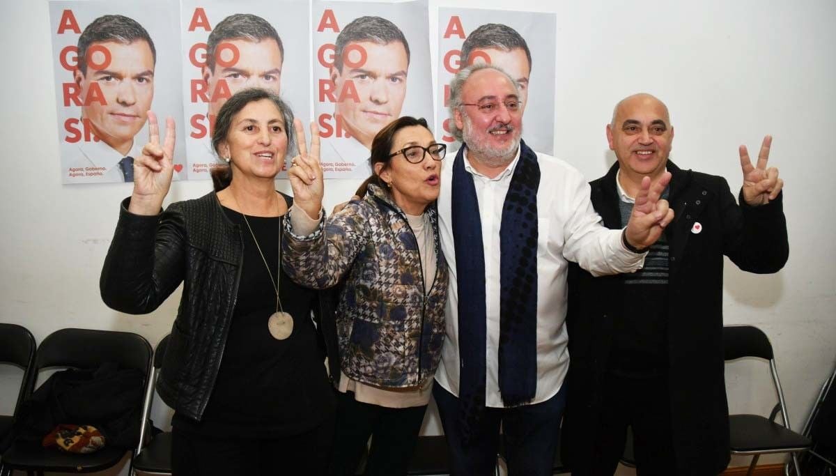 Marica Adrio, Maica Larriba, Guillermo Meijón y Tino Fernández celebrando la vitoria electoral del PSOE el 10N