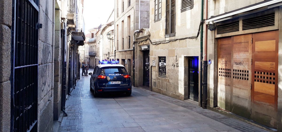 Policía Nacional na rúa Charino / ARQUIVO