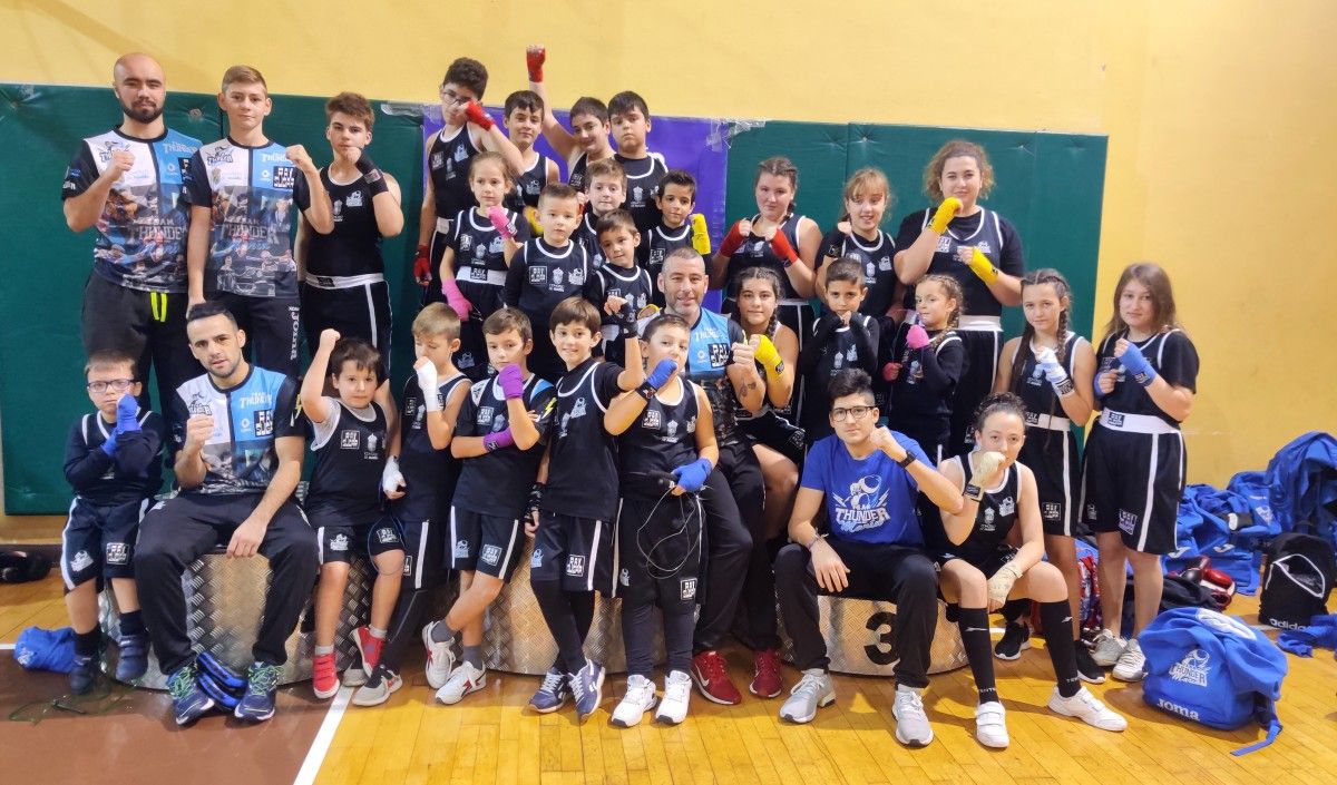 Deportistas del Team Thunder en la jornada de la Liga Gallega de Formas en Ourense