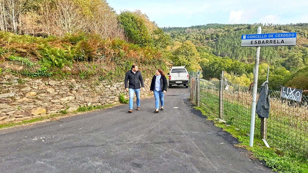 La carretera de Esbarrela, tras las obras de mejora