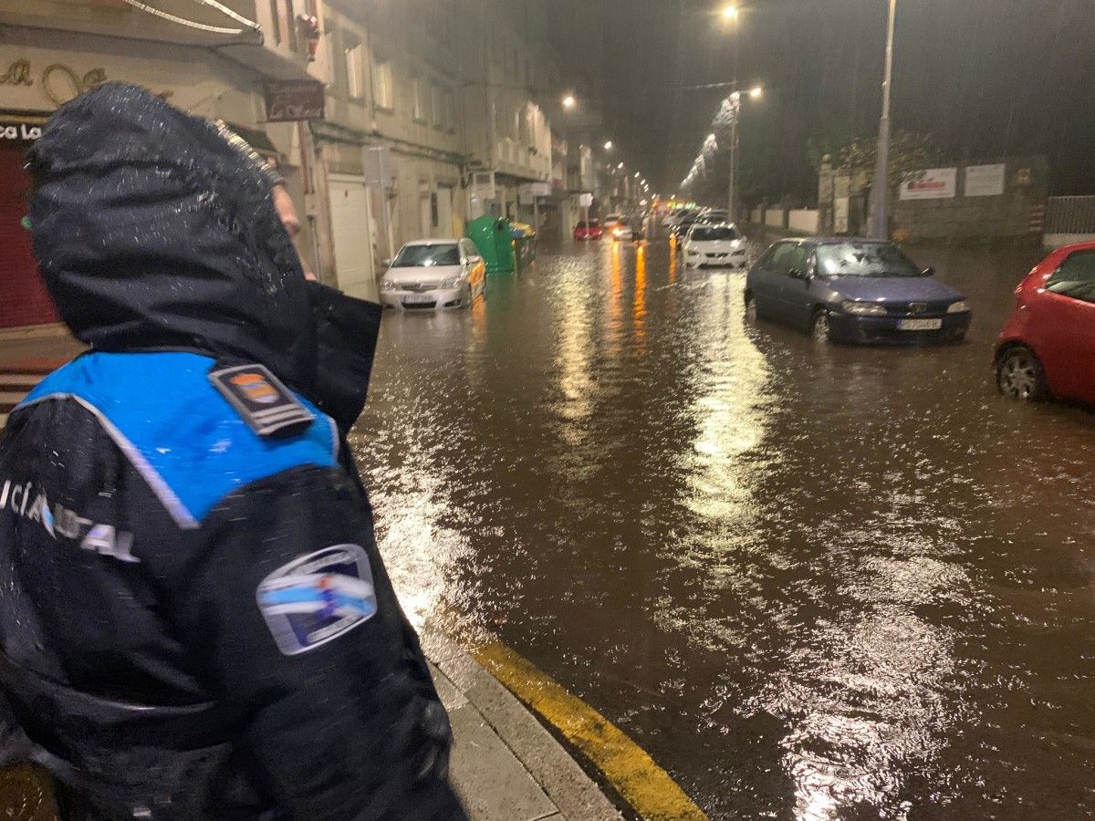 Inundación na rúa Fernando Olmedo