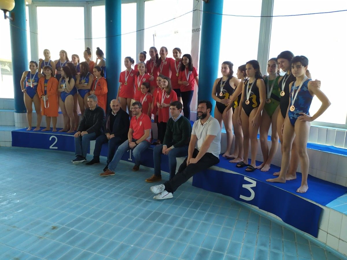 Entrega de medallas do campionato galego cadete feminino de waterpolo