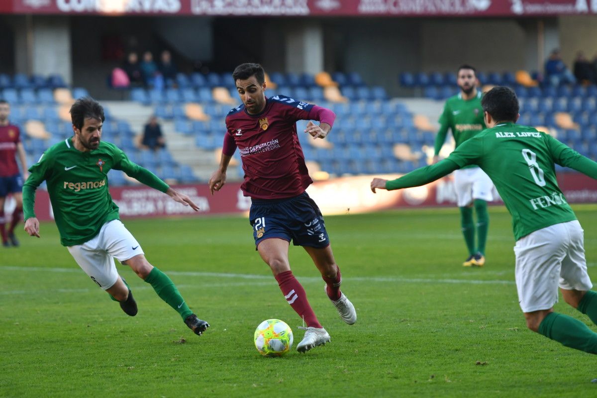 Partido entre el Pontevedra CF y el Racing de Ferrol en Pasarón