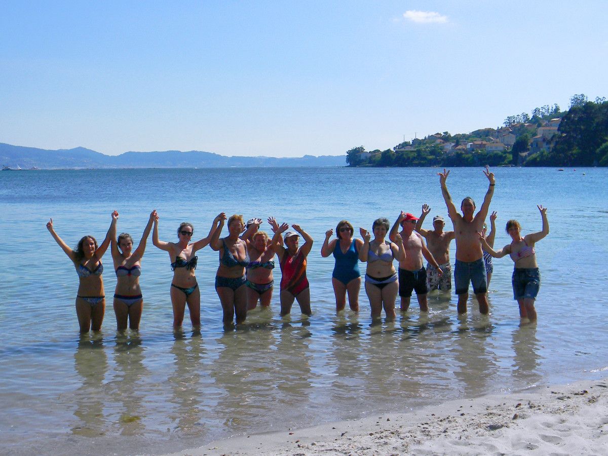 Baño protesta de los usuarios de la playa de O Laño