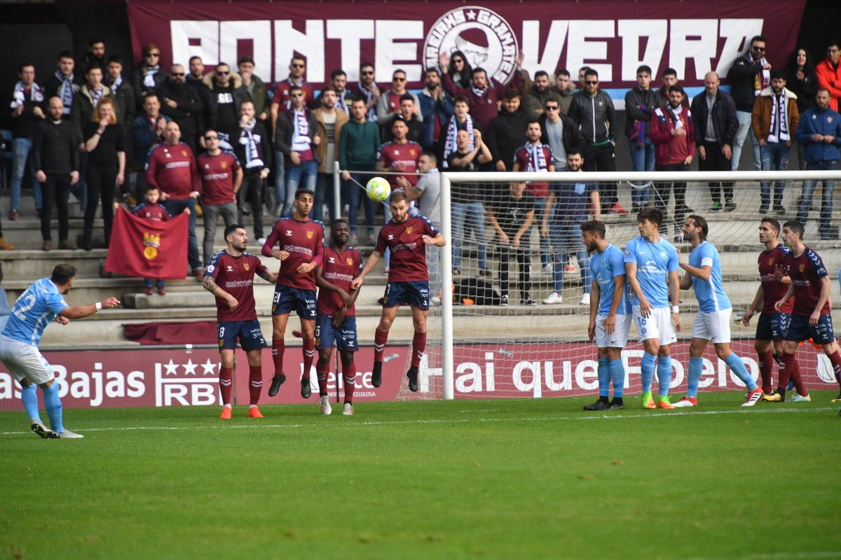 Partido de Liga entre Pontevedra e Ibiza en Pasarón