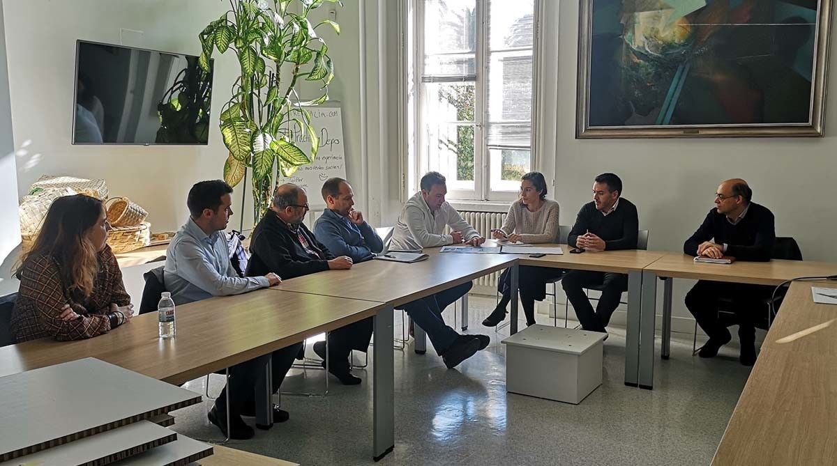 Reunión de los técnicos de la Deputación y del Concello con Costas