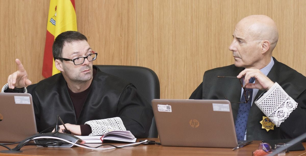 A la izquierda, Manuel Marquina, juez del Juzgado de lo Mercantil número 1 de Pontevedra