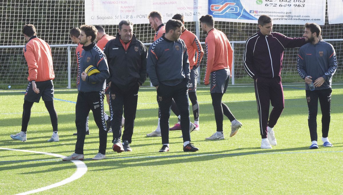 Entrenamiento del Pontevedra en Campañó tras la derrota ante el Oviedo B