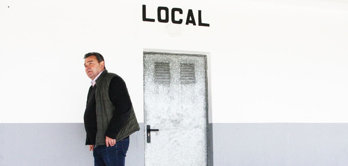 Carlos Pouso se despide de la plantilla del Pontevedra en el entrenamiento celebrado en Poio