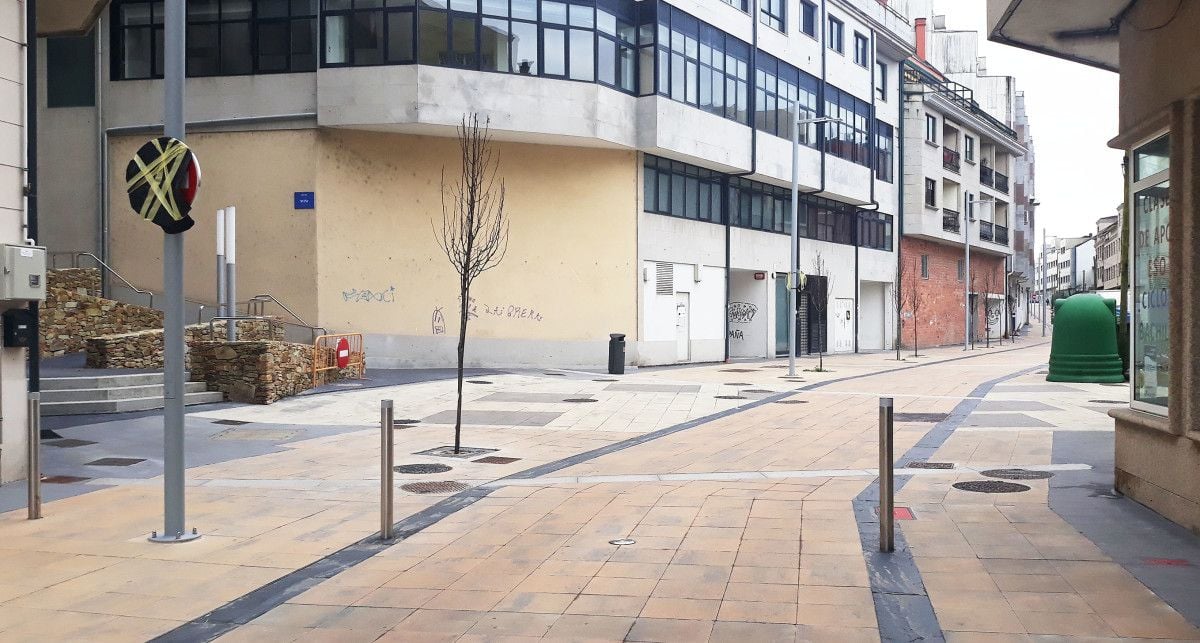 Punto de corte con un pivote en la mitad de la calle Gorgullón