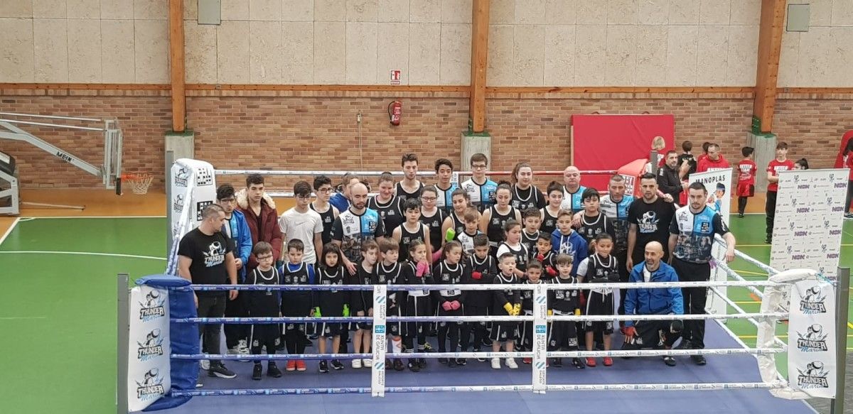 Participantes de la tercera jornada de la liga gallega infantil de boxeo celebrada en el colegio San Narciso de Marín