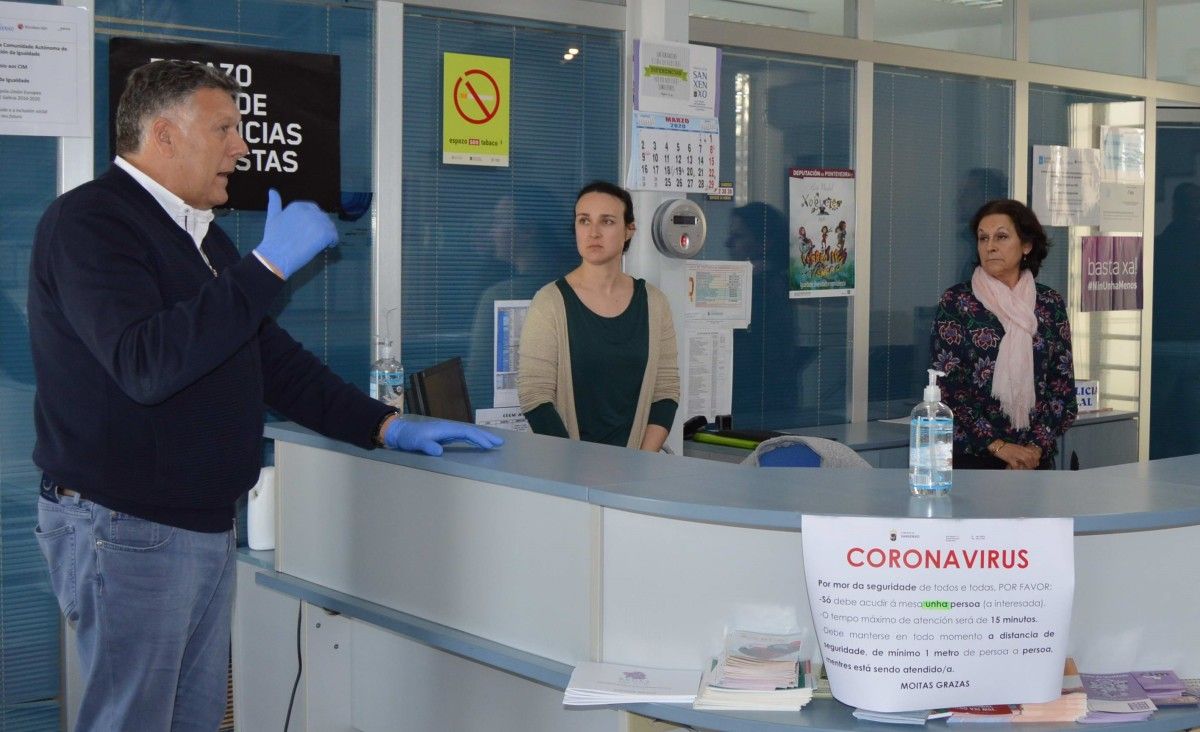 El alcalde Telmo Martín visita las oficinas de Servicios Sociales