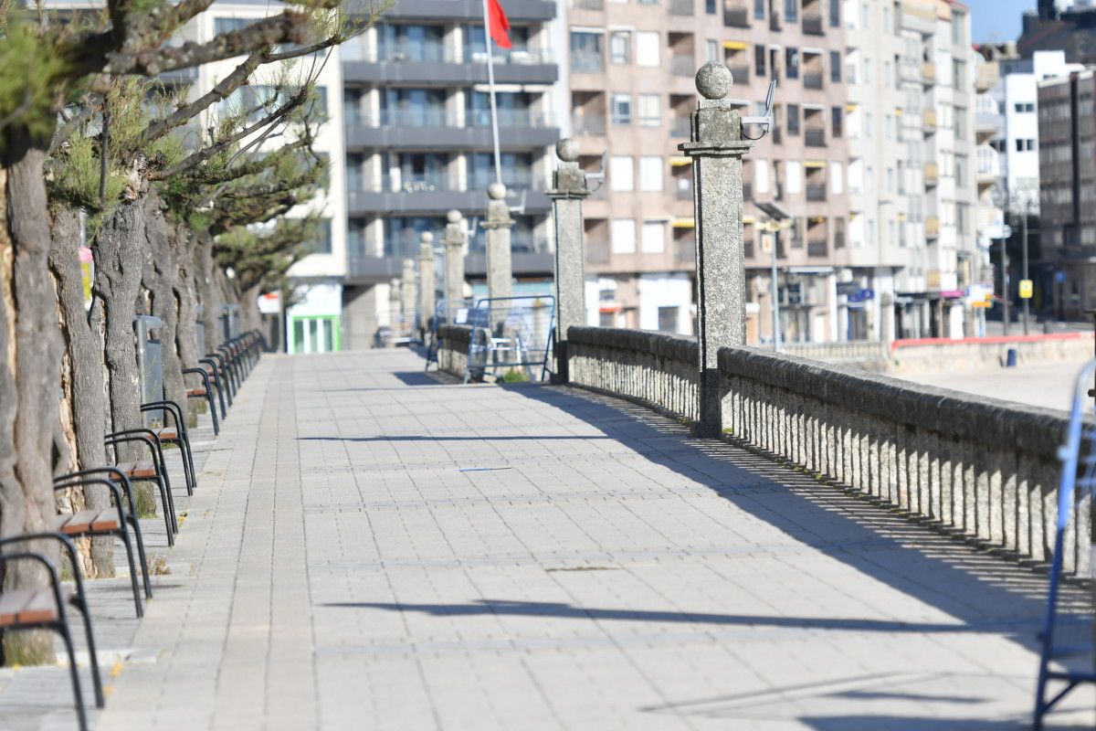 Praia e paseo de Silgar durante o Estado de Alarma