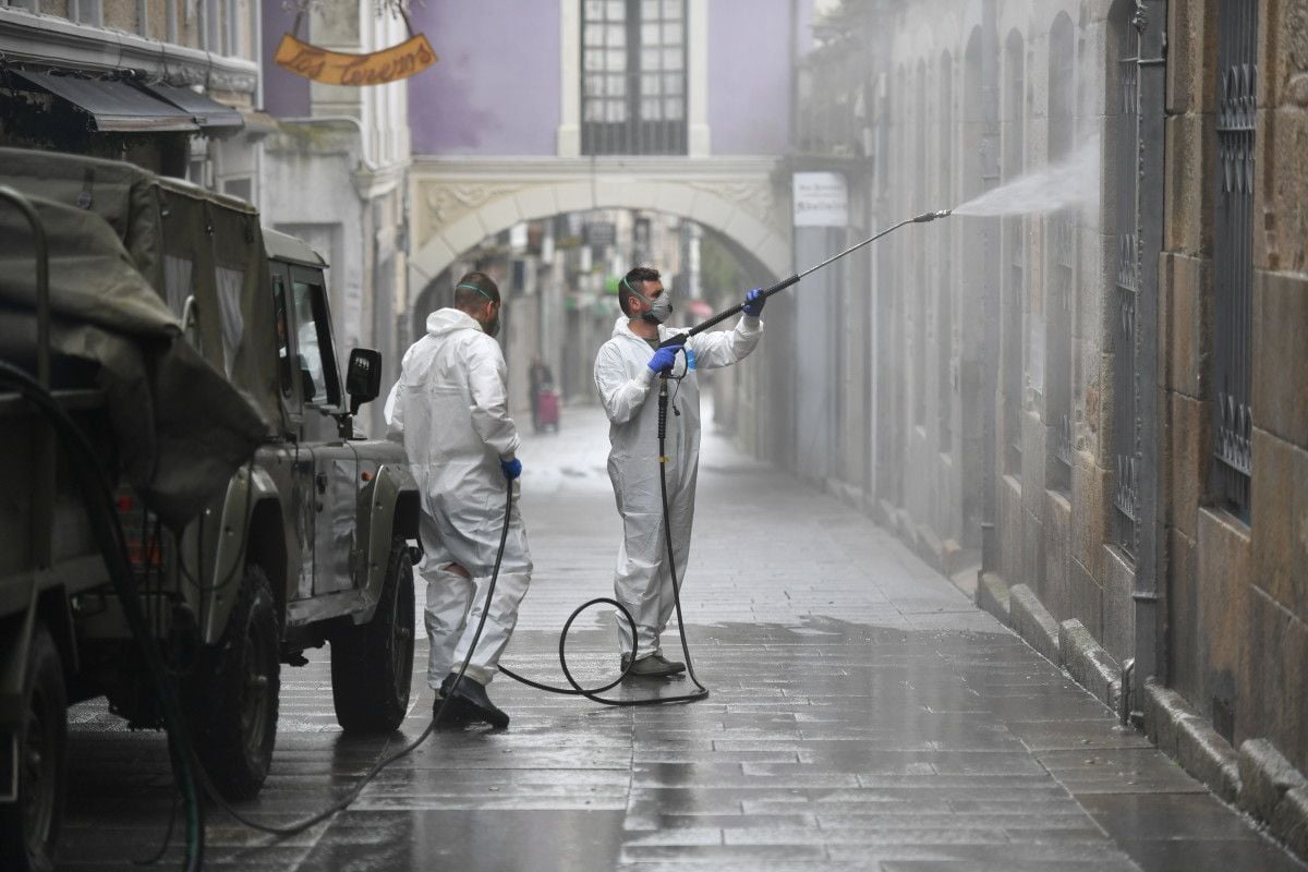 La Brilat desinfecta residencias de mayores en Pontevedra