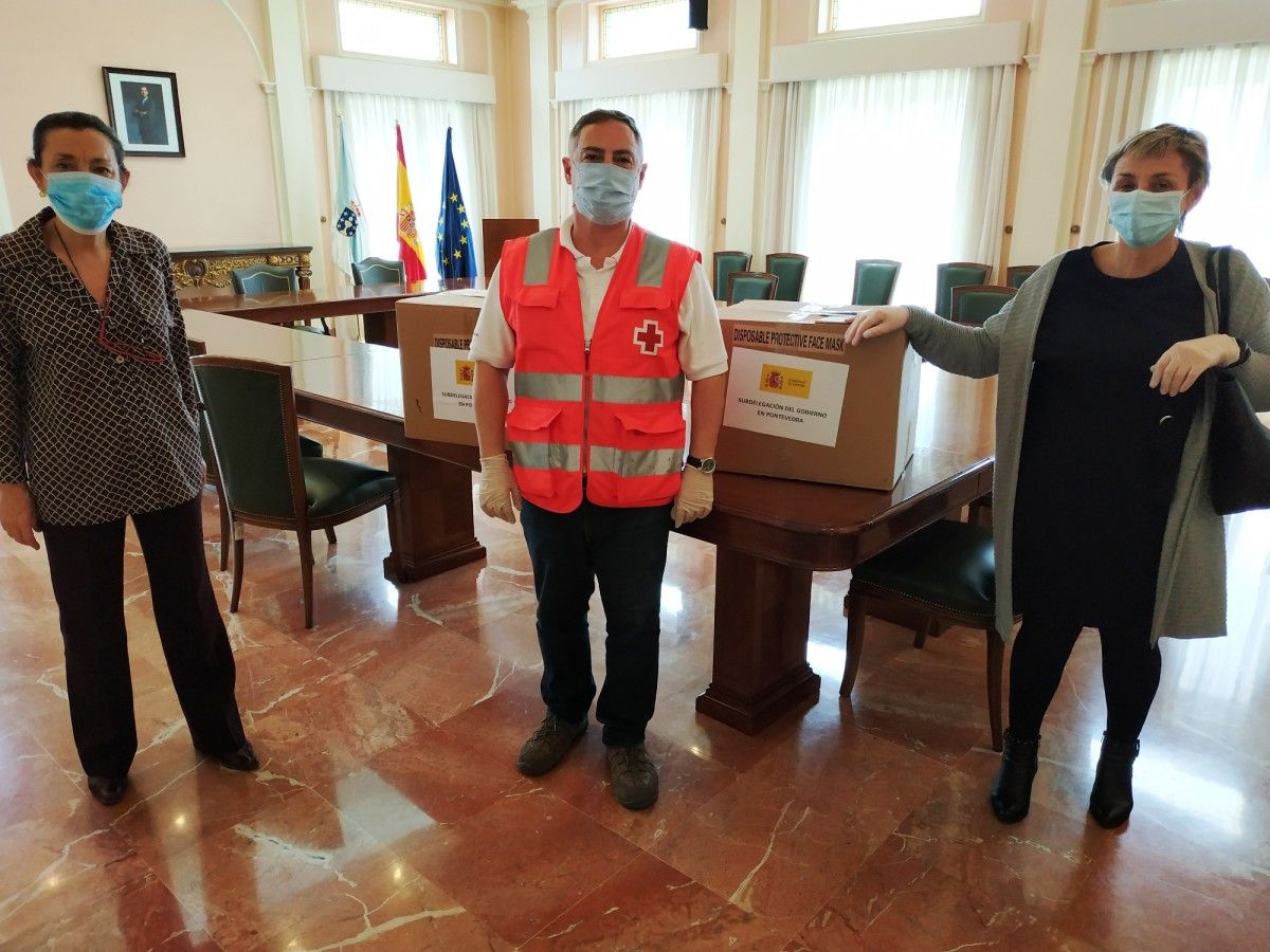 Entrega de mascarillas a la asamblea provincial de Cruz Roja