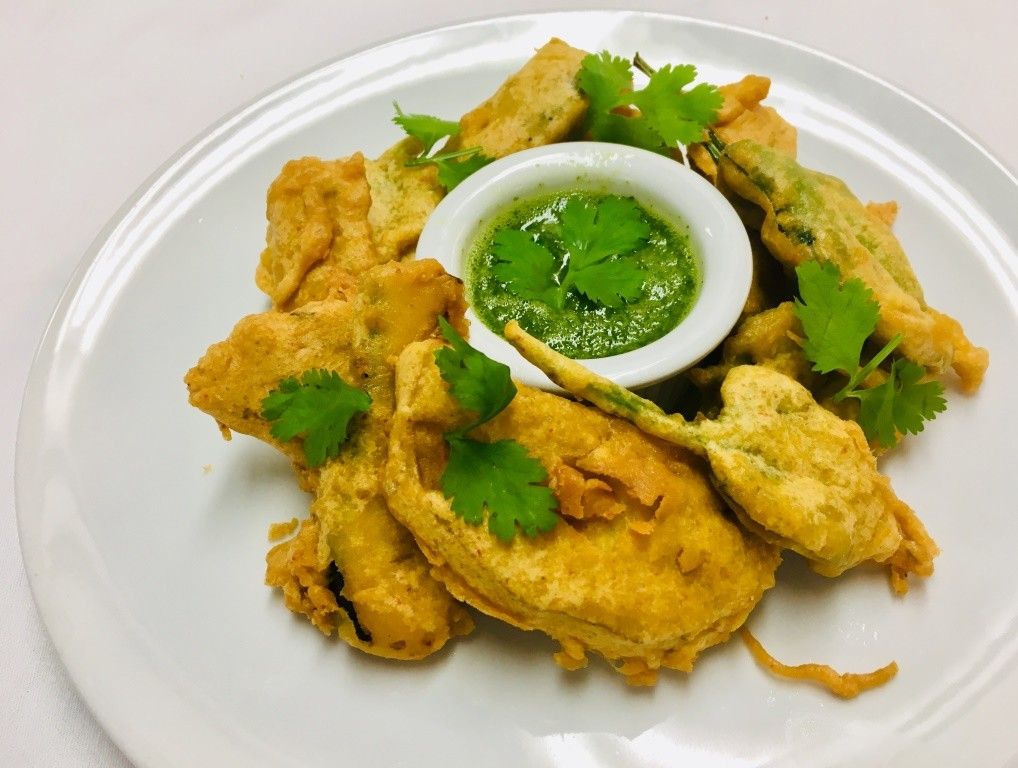 Buñuelos con salsa verde