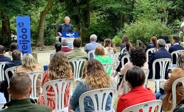 Alfonso Rueda, candidato del PP por la provincia, durante el mitin en Caldas