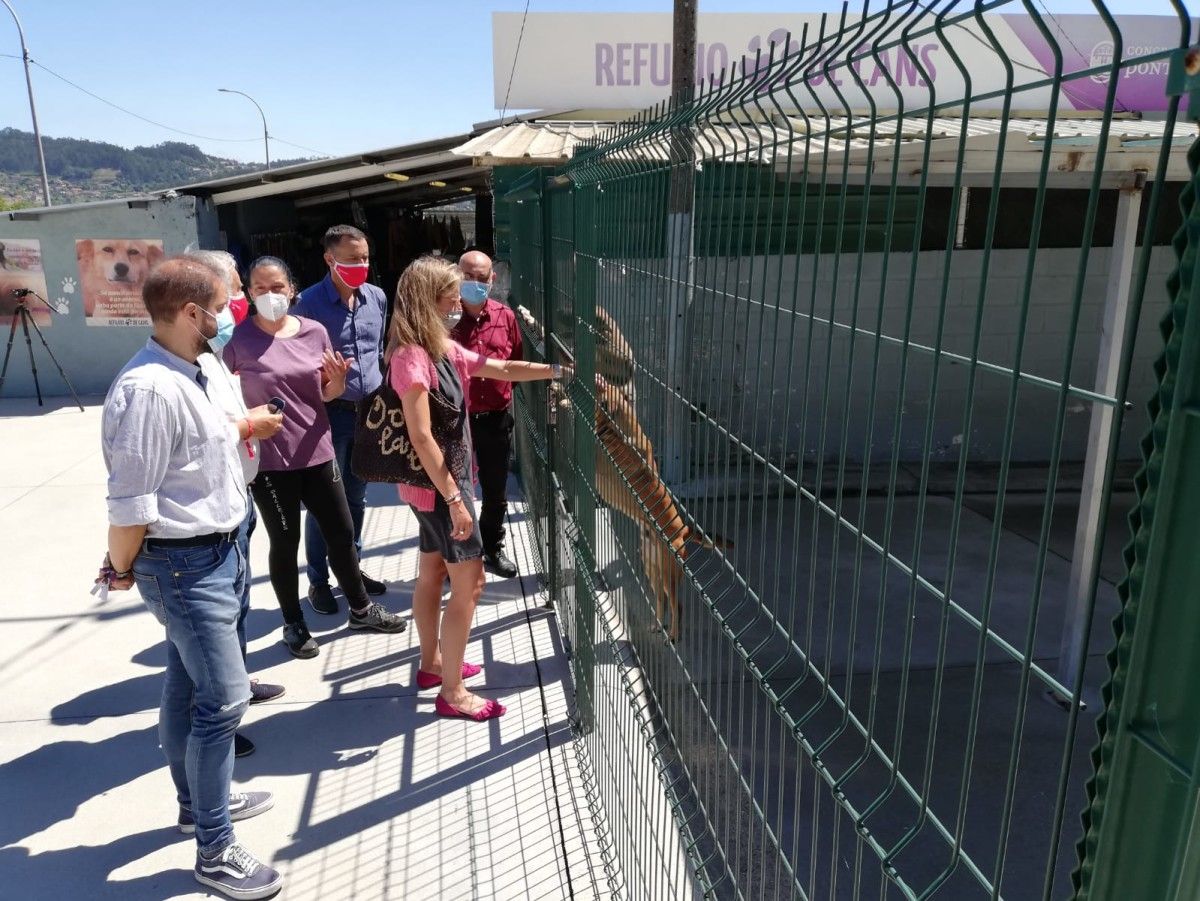 Visita de la número 3 de la candidatura socialista a la Xunta por Pontevedra, Paloma Castro, a las instalaciones de Os Palleiros