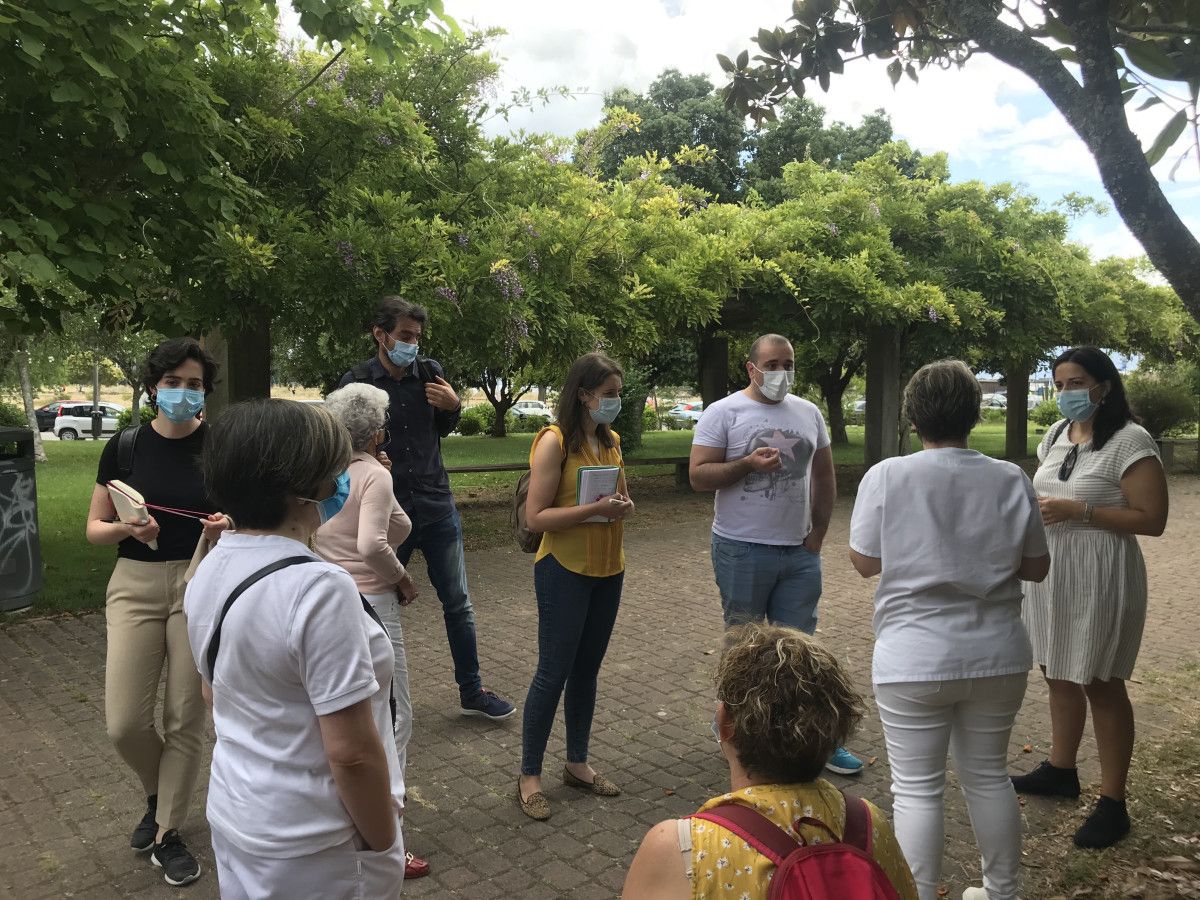 Reunión de los integrantes de la candidatura de Galicia en Común - Anova Mareas con trabajadoras del Servizo de Axuda no Fogar