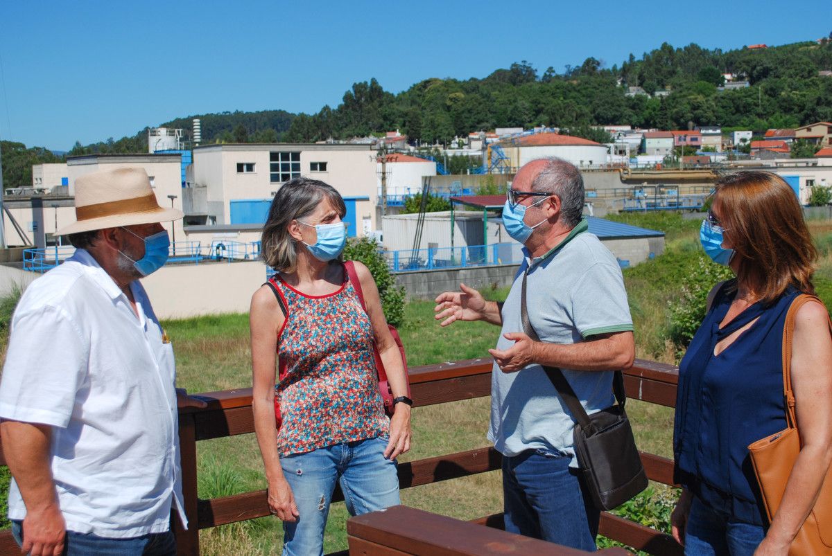 Candidatos de Marea Galeguista con representantes de la Plataforma de Placeres