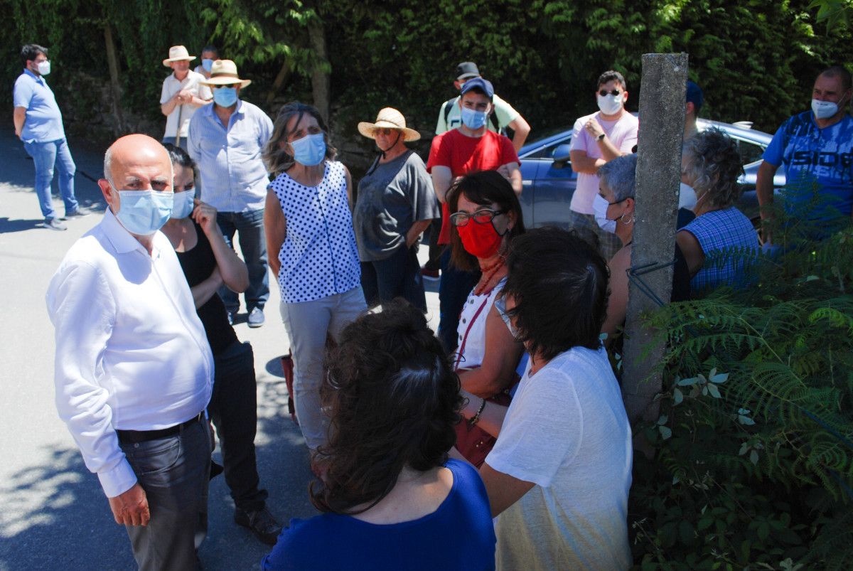 El candidato a la presidencia de la Xunta por la Marea Galeguista, Pancho Casal, se reunió con vecinos de Marcón afectados por la A-57