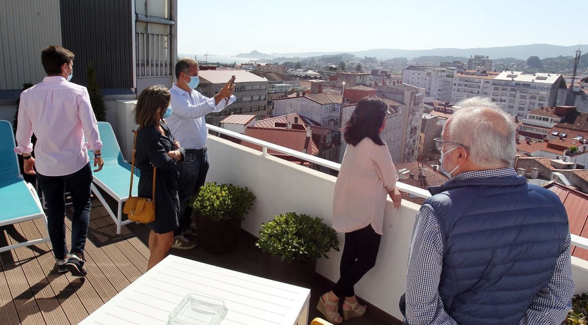 Visita de Rafa Domínguez, Pepa Pardo, Lupe Murillo y Guille Juncal al hotel Rías Bajas