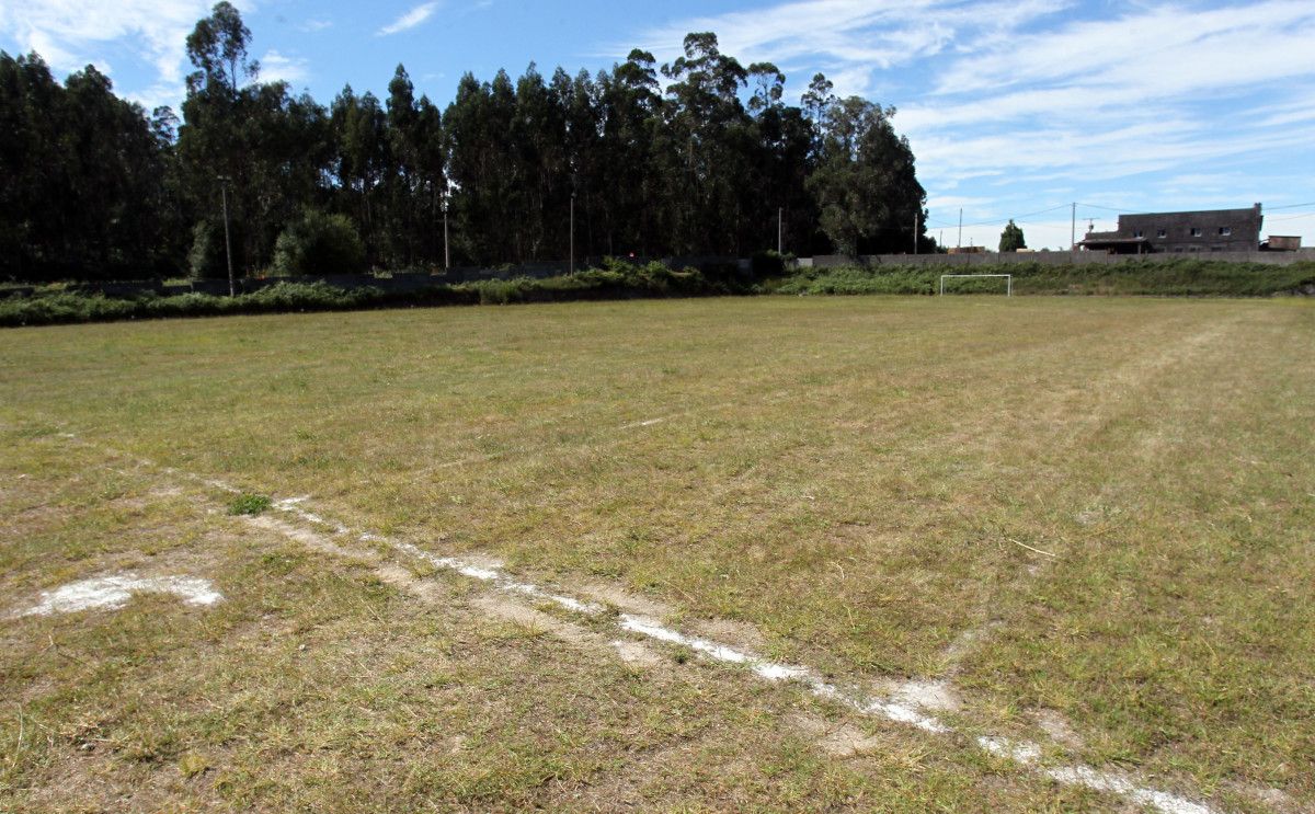 Campo de fútbol da Devesa en Alba, reconvertido para a práctica do tiro con arco