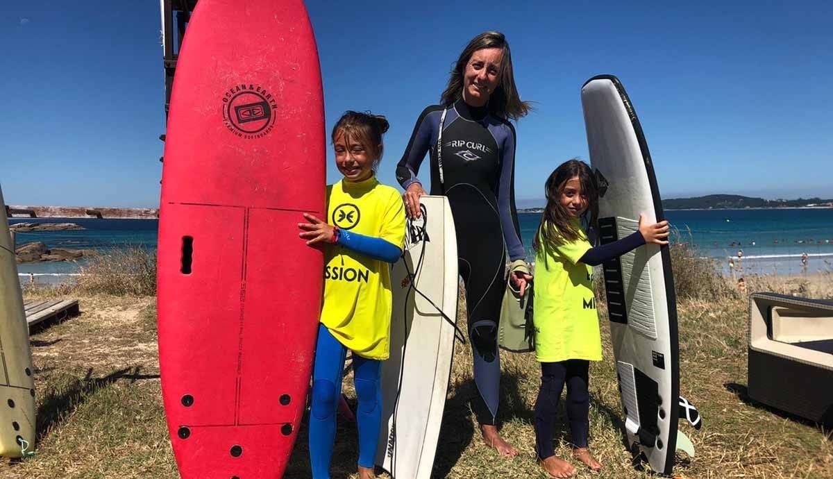 Paloma Castro y sus hijas, en la jornada de reflexión del 12J