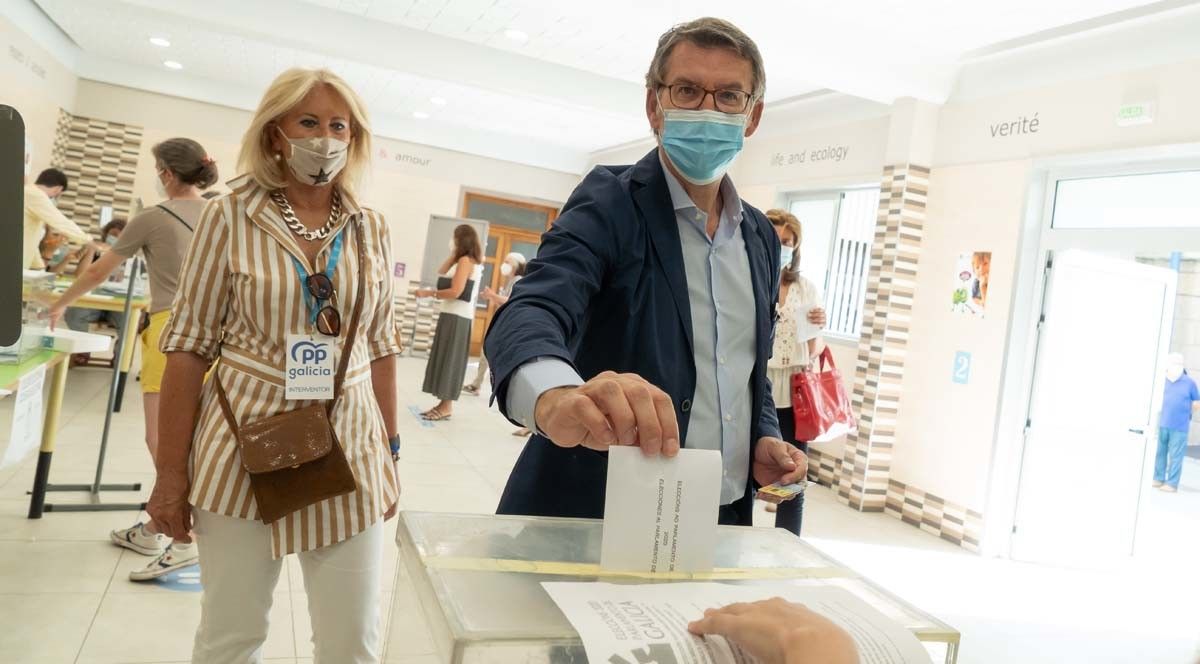 Alberto Núñez Feijóo, votando en Vigo el 12J