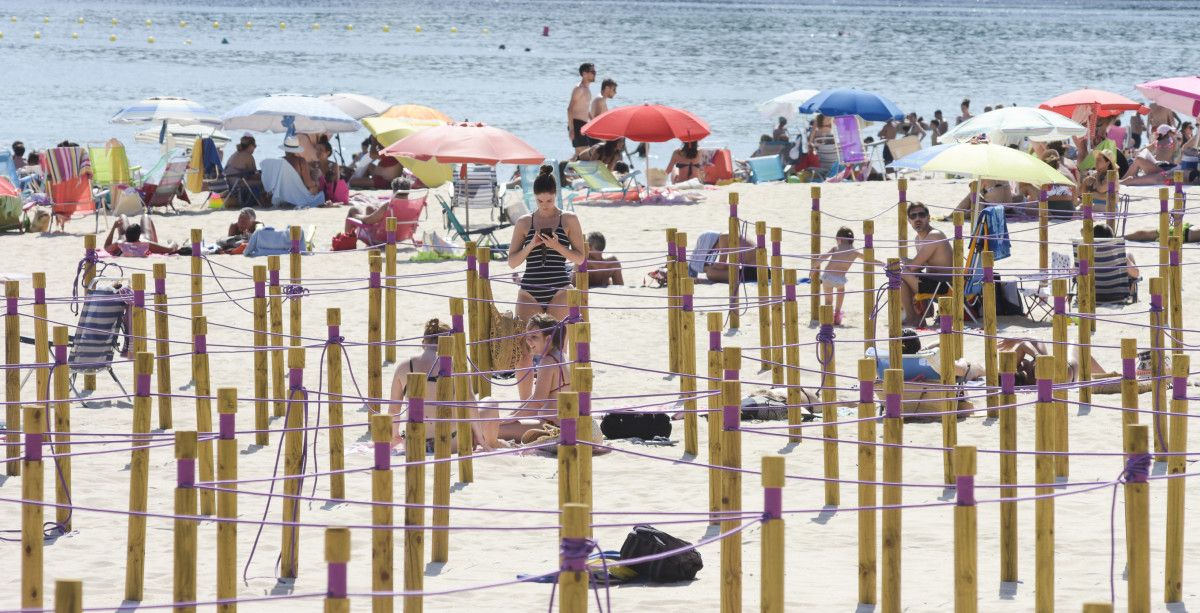 Playa de Silgar con las áreas parceladas