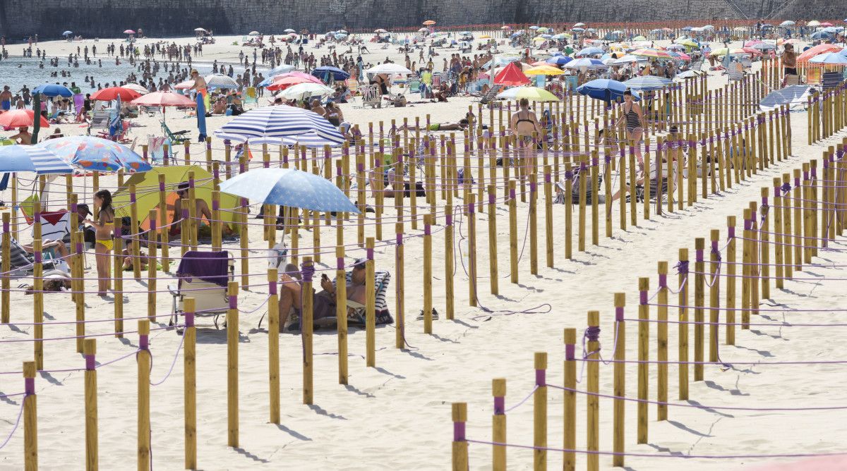 Playa de Silgar con las áreas parceladas