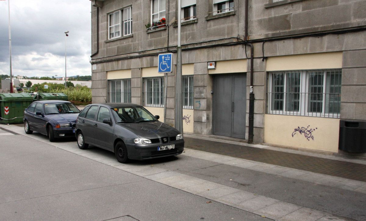 Aparcamiento para personas con movilidad reducida en Valentín García Escudero