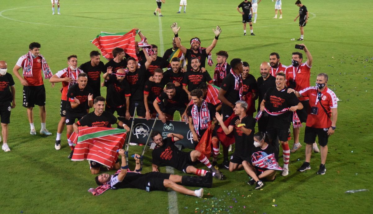 El Zamora celebra su ascenso a Segunda B