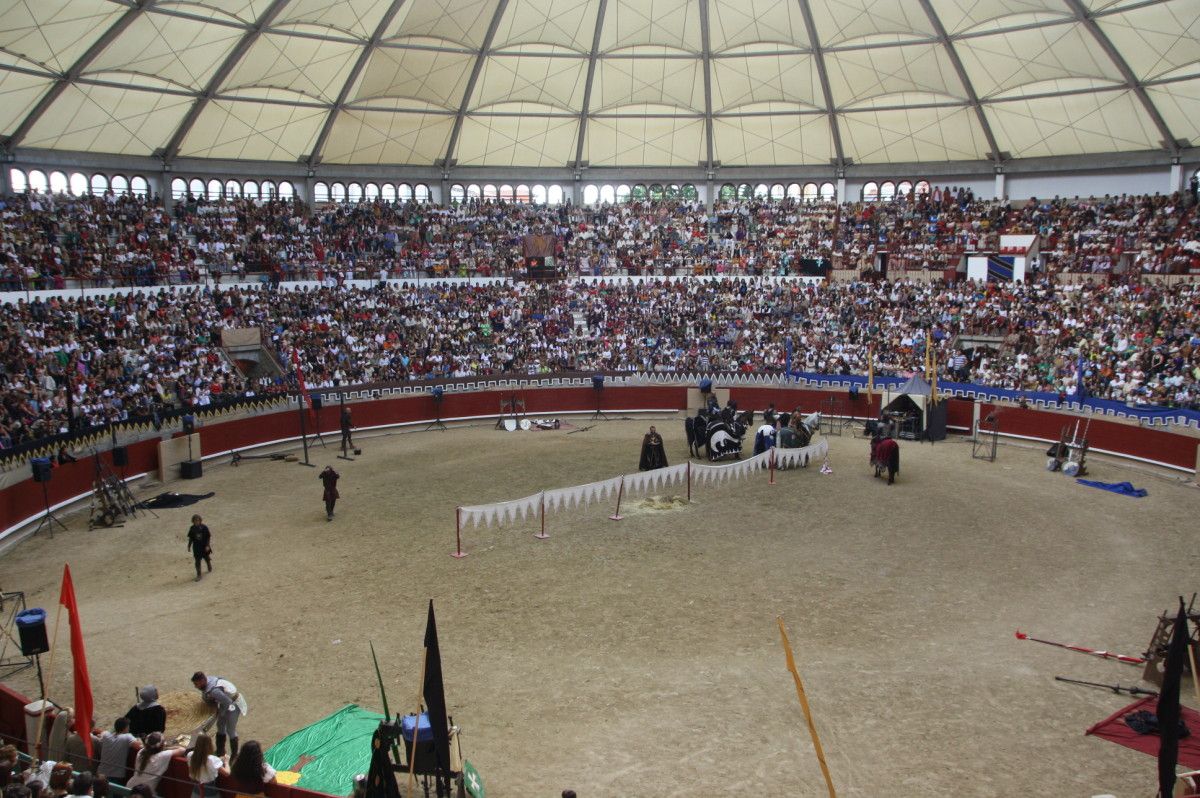 Público asistente al primer torneo medieval