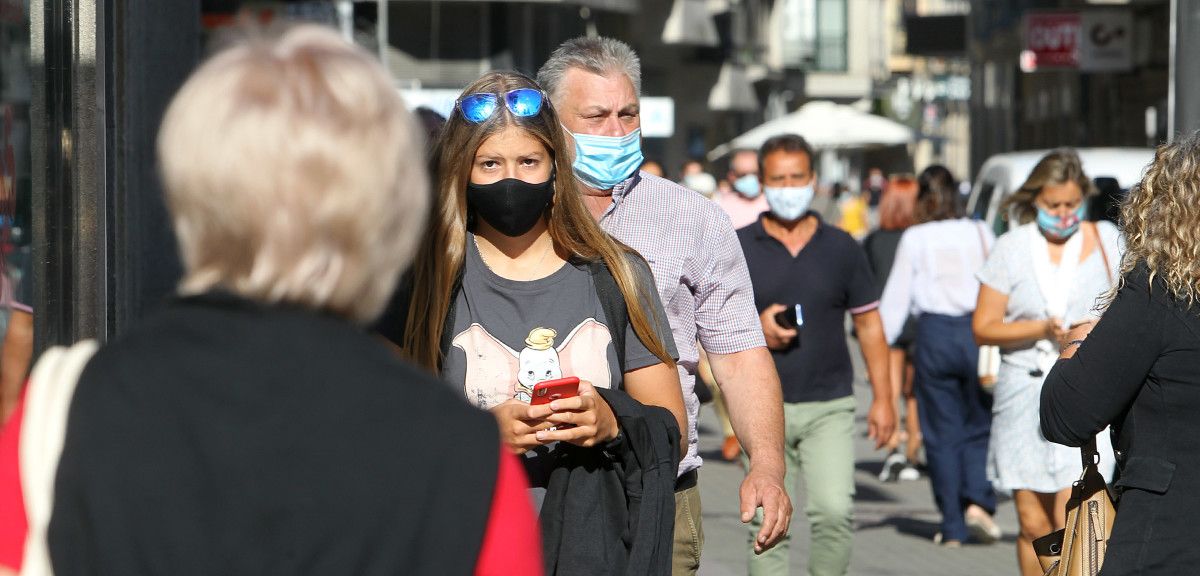 Gente paseando por la calle