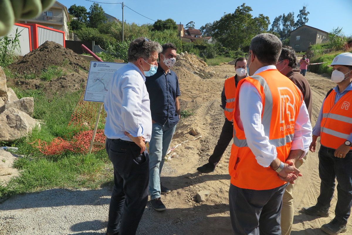 Visita de Fernández Lores a las obras del nuevo acceso a Monte Porreiro