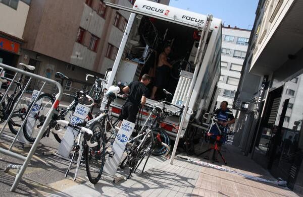 Caravana de La Vuelta en Pontevedra durante la edición de 2013