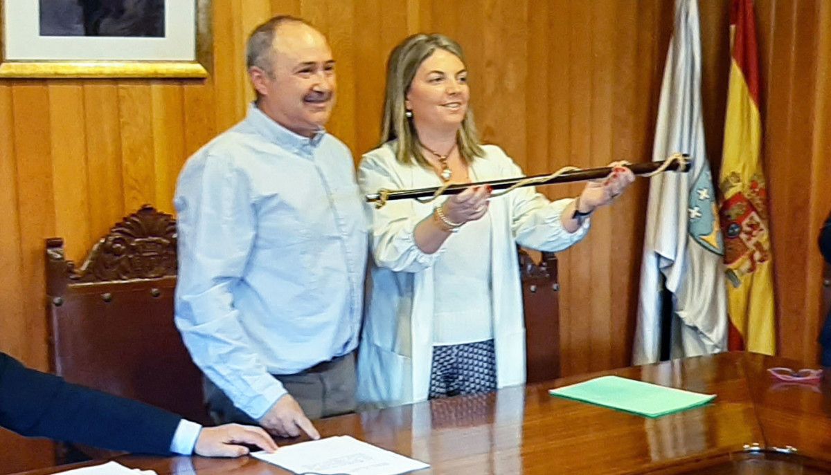 José Cela, junto a Luisa Piñeiro en su toma de posesión