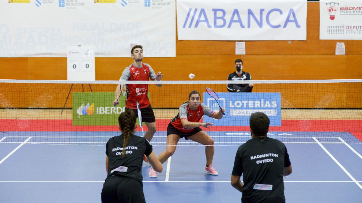 Partido entre el Club Bádminton Ravachol y el Bádminton Oviedo