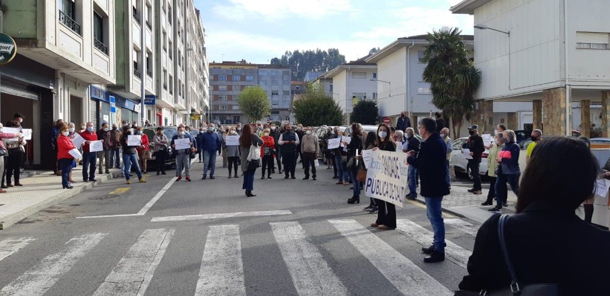 Protesta delante del Centro de Salud de Marín