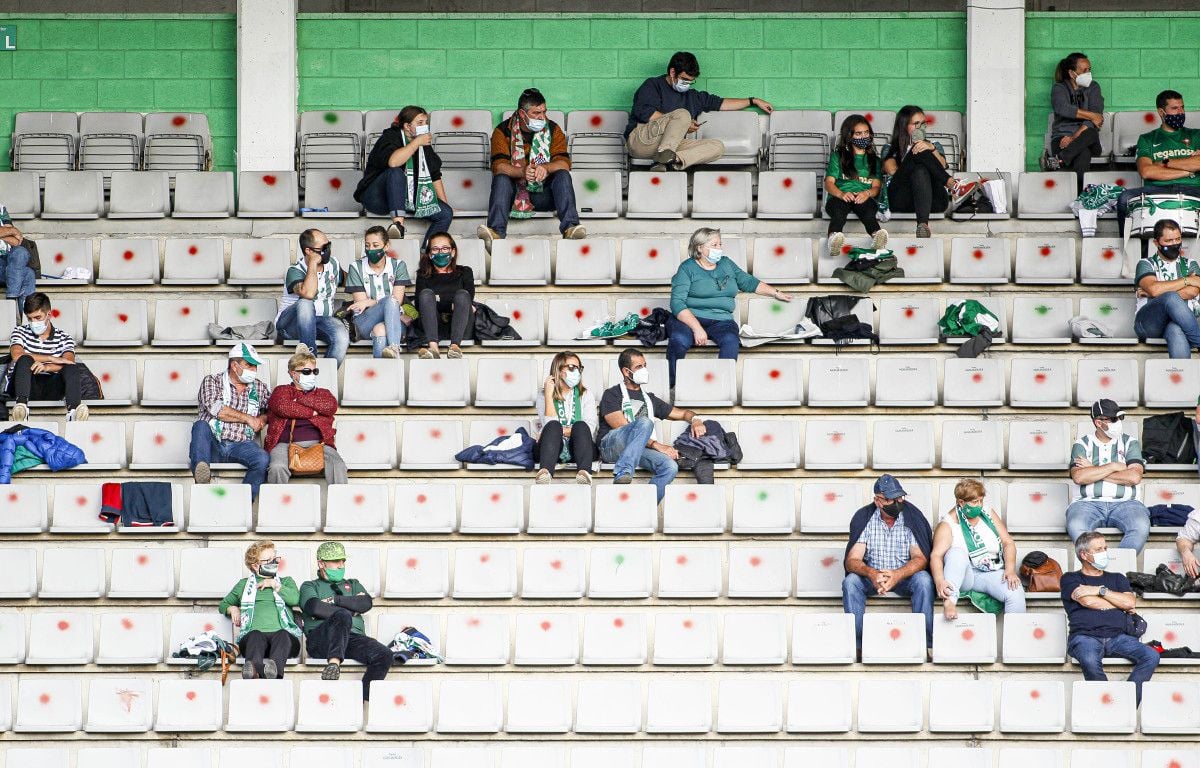 Partido entre el Racing de Ferrol y Pontevedra CF en A Malata