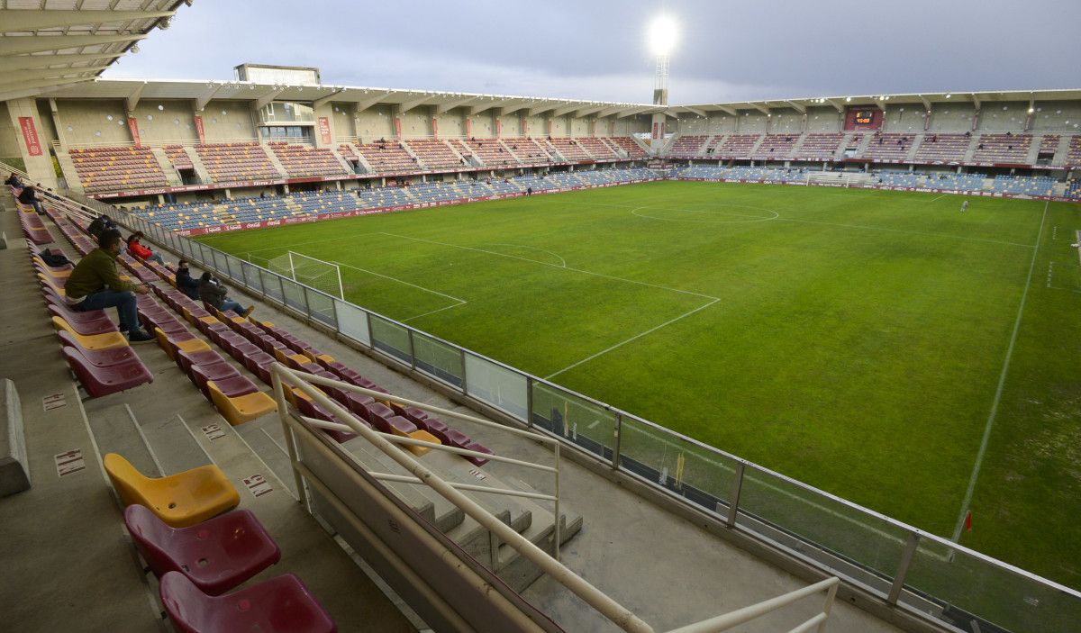 Grada de Pasarón con limitación de espectadores durante el partido de liga entre Pontevedra y Unionistas 