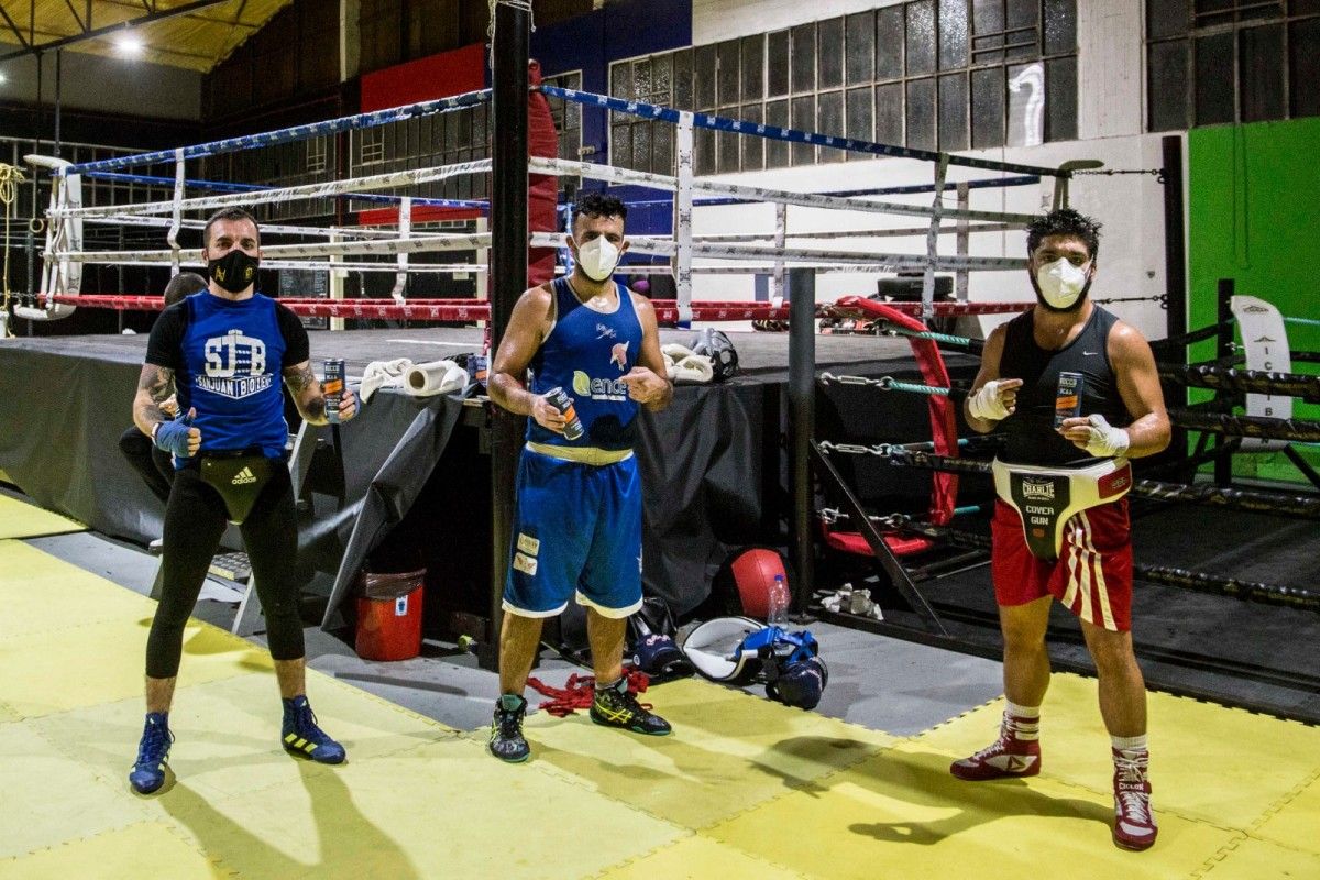 Boxeadores del Team Thunder vuelven a entrenar con contacto en Vigo