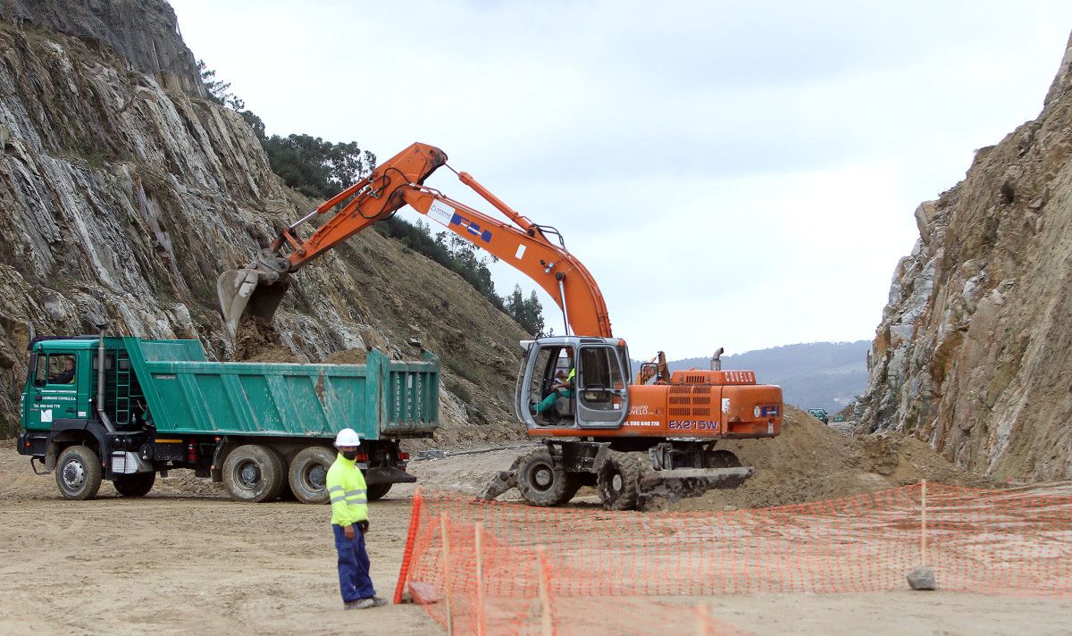 Obras da A-57 en el entorno del río Pintos