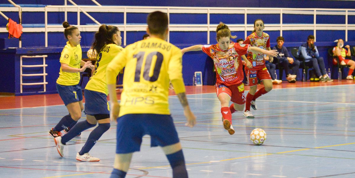 Partido de Primera División de fútbol sala femenino entre el Poio Pescamar y Gran Canaria en A Seca