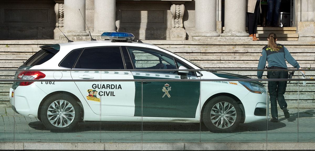 Patrulla da Garda Civil en Pontevedra