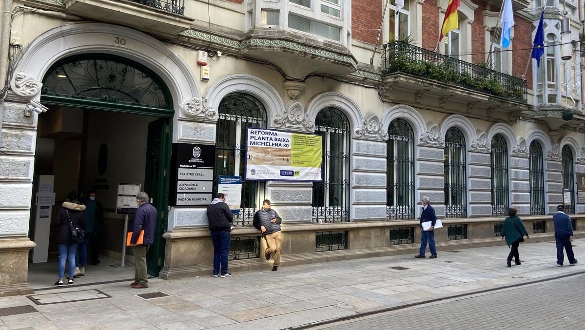 Entrada al edificio municipal de Michelena 30