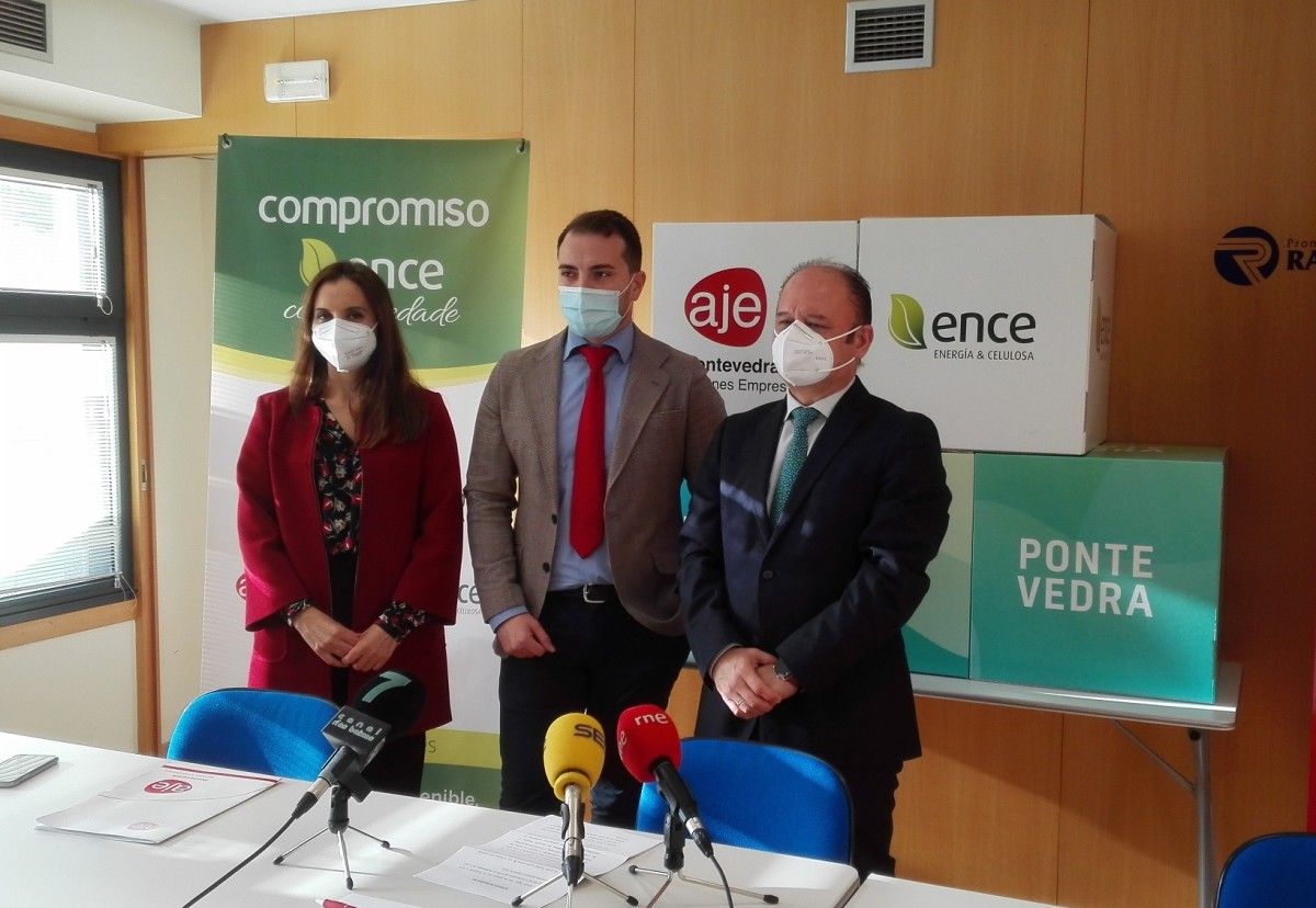 Carlota Domínguez (Banco Santander), Jesús Rey (AJE) y Antonio Casal (Ence) presentan el foro de financiación de la Aceleradora Ría de Pontevedra